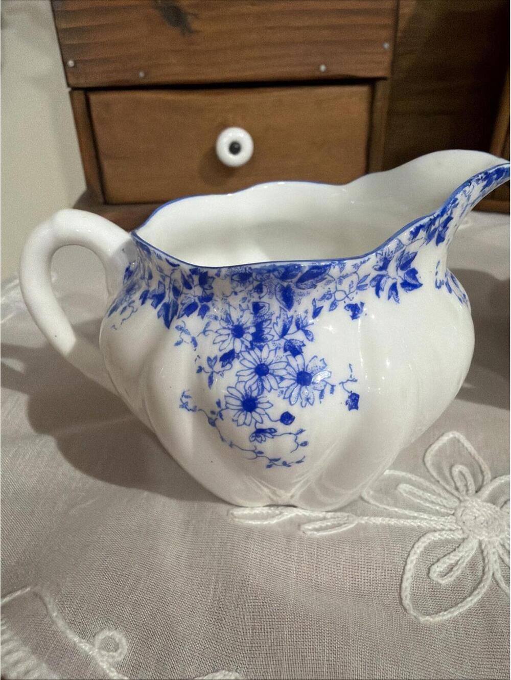 VTG small Creamer pitchers lot 2 Blue Floral Bone china cottage primitive decor - Picture 10 of 15